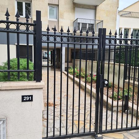 Studio A Courbevoie 92 Luaran gambar